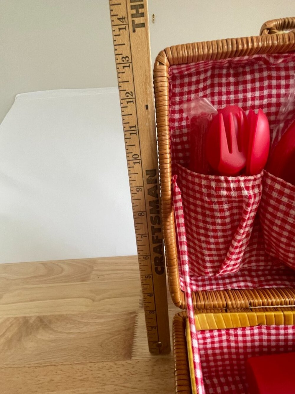 Elizabeth Arden Vintage Picnic Basket Set Wicker Red Gingham 4 Person - Picture 10 of 10